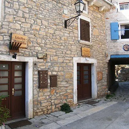 Vila Nikolina *