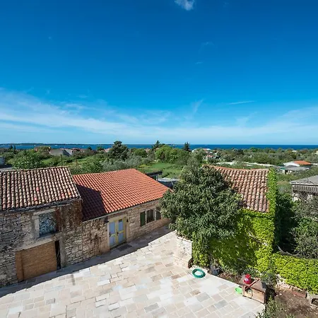 Vila Nikolina