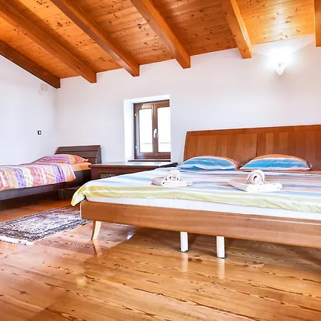 Vila Nikolina * Peroj