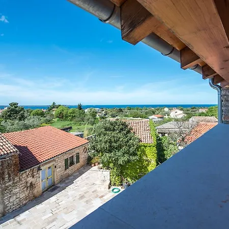 Vila Nikolina * Peroj