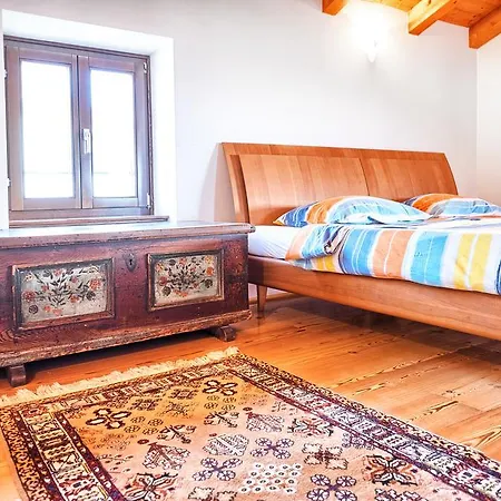 Vila Nikolina Peroj