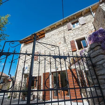 Vila Nikolina Βίλα Peroj